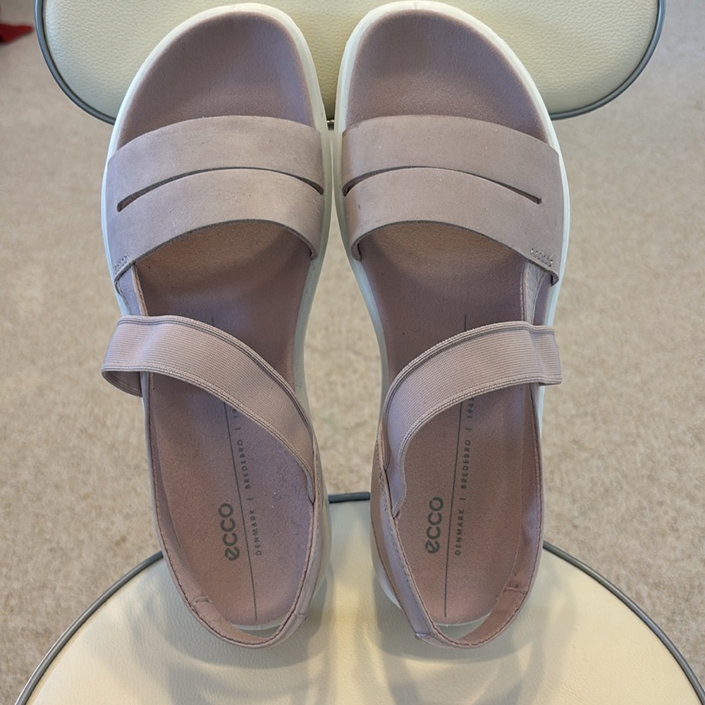 NEW Women’s ECCO Strappy Sandal Light Taupe/Pale Lavender Size 41